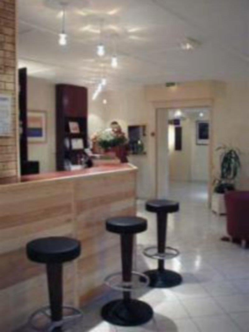 Comfort Hotel Grenoble Meylan Restaurant photo